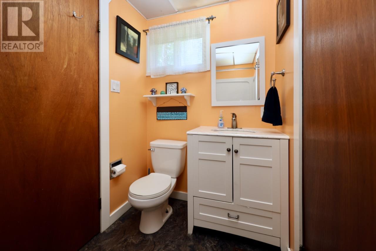 1871 Blaeberry Road, Golden, British Columbia  V0A 1H0 - Photo 14 - 10354768