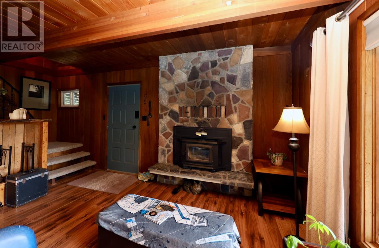 1871 Blaeberry Road, Golden, British Columbia  V0A 1H0 - Photo 3 - 10354768