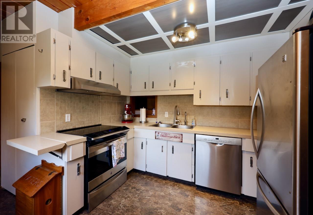 1871 Blaeberry Road, Golden, British Columbia  V0A 1H0 - Photo 9 - 10354768