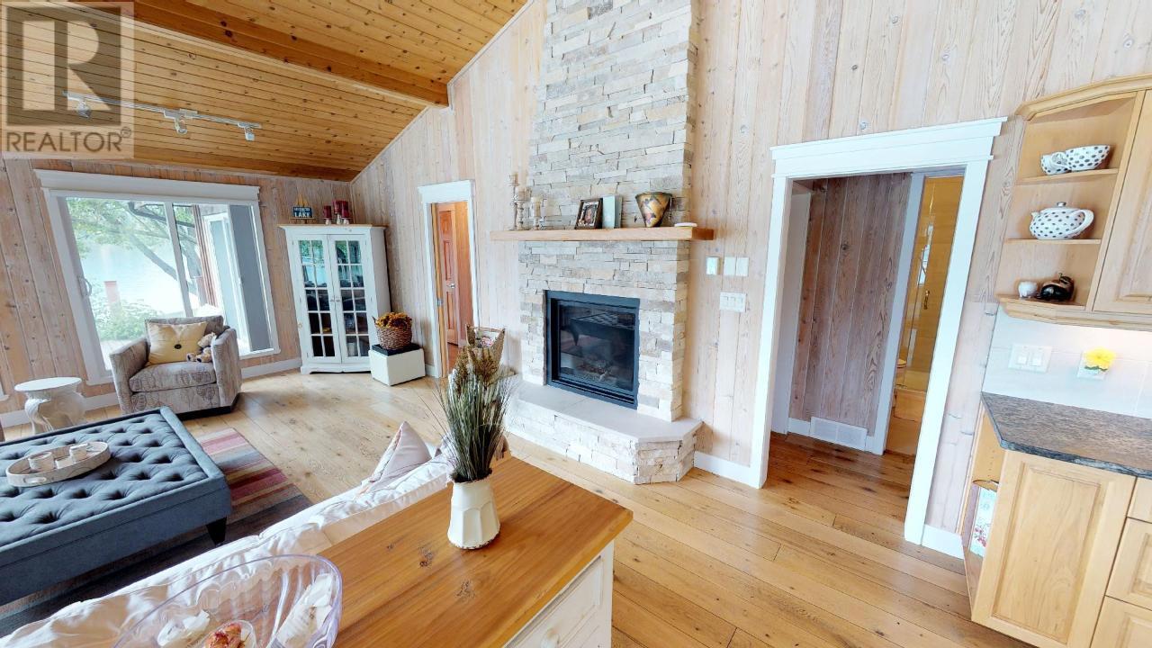 613 Lakeview Road, Invermere, British Columbia  V0A 1K3 - Photo 16 - 10354777