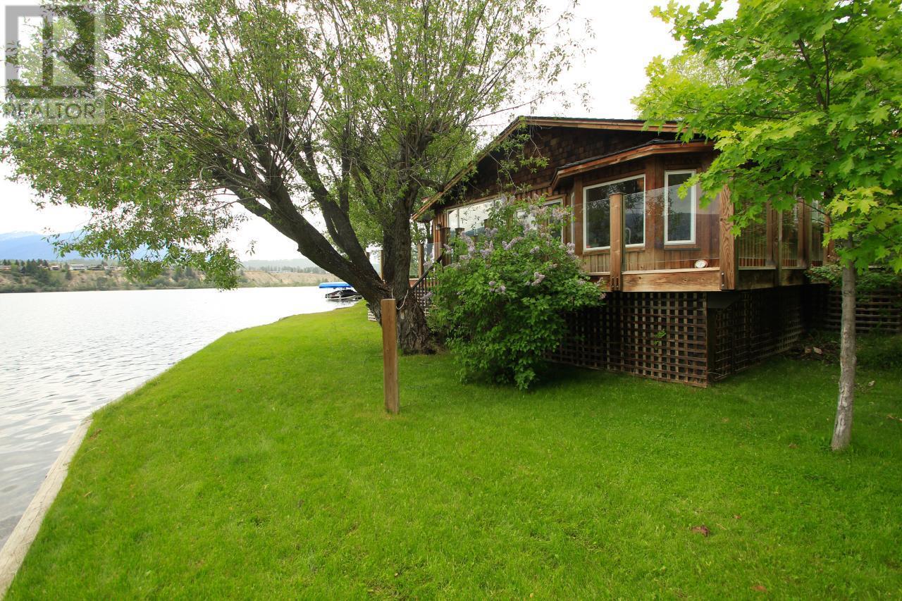 613 Lakeview Road, Invermere, British Columbia  V0A 1K3 - Photo 2 - 10354777