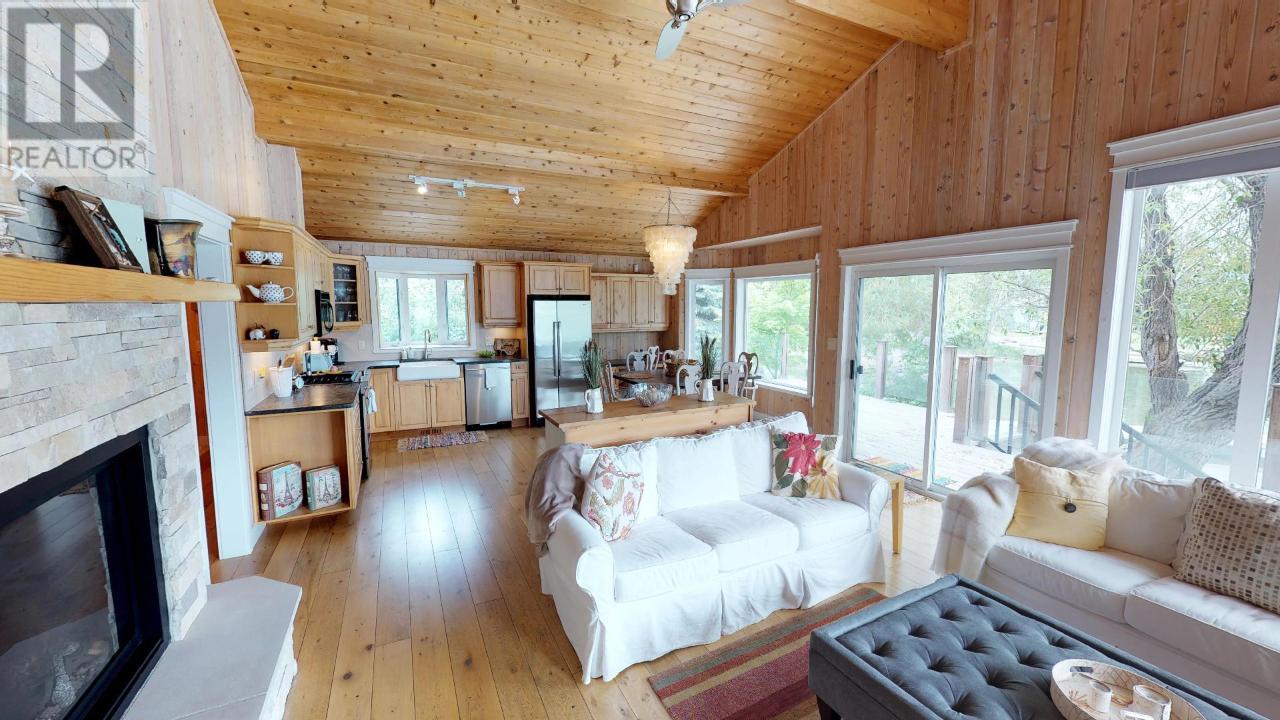 613 Lakeview Road, Invermere, British Columbia  V0A 1K3 - Photo 21 - 10354777