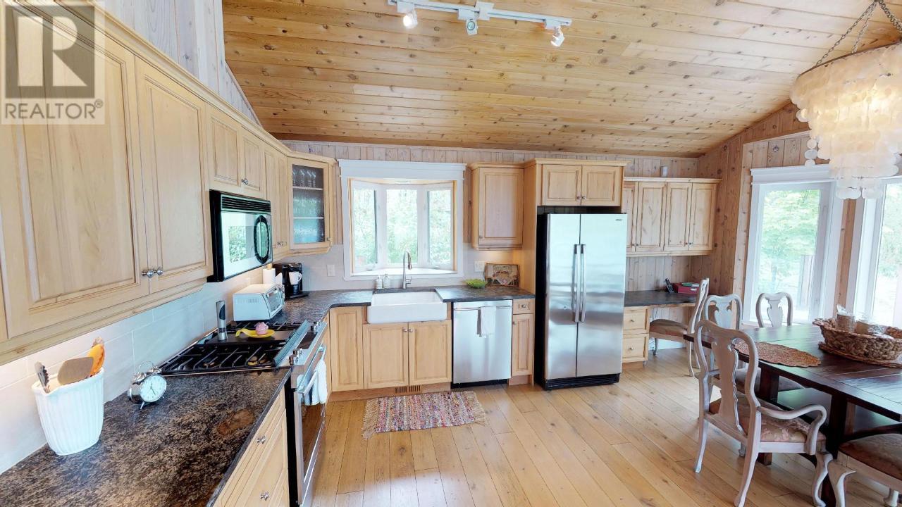 613 Lakeview Road, Invermere, British Columbia  V0A 1K3 - Photo 26 - 10354777