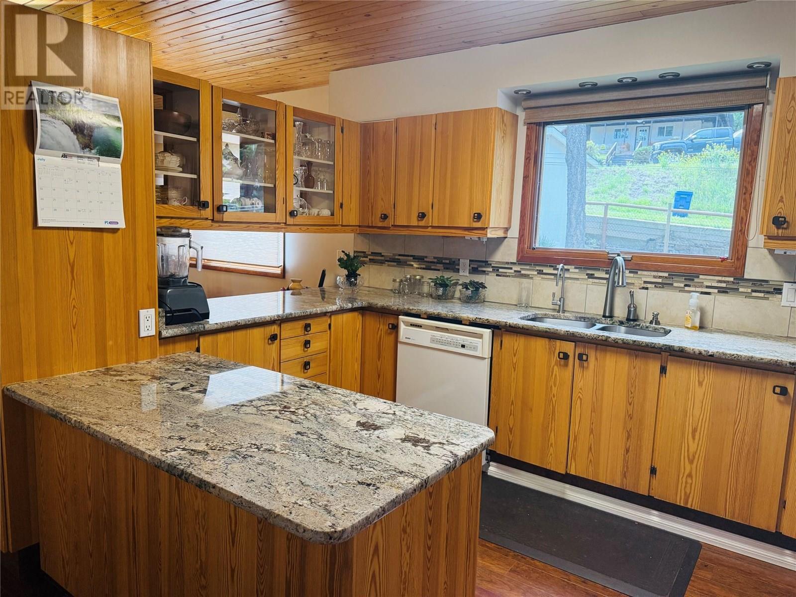 1410 10a Avenue, Invermere, British Columbia  V0A 1K0 - Photo 10 - 10354838