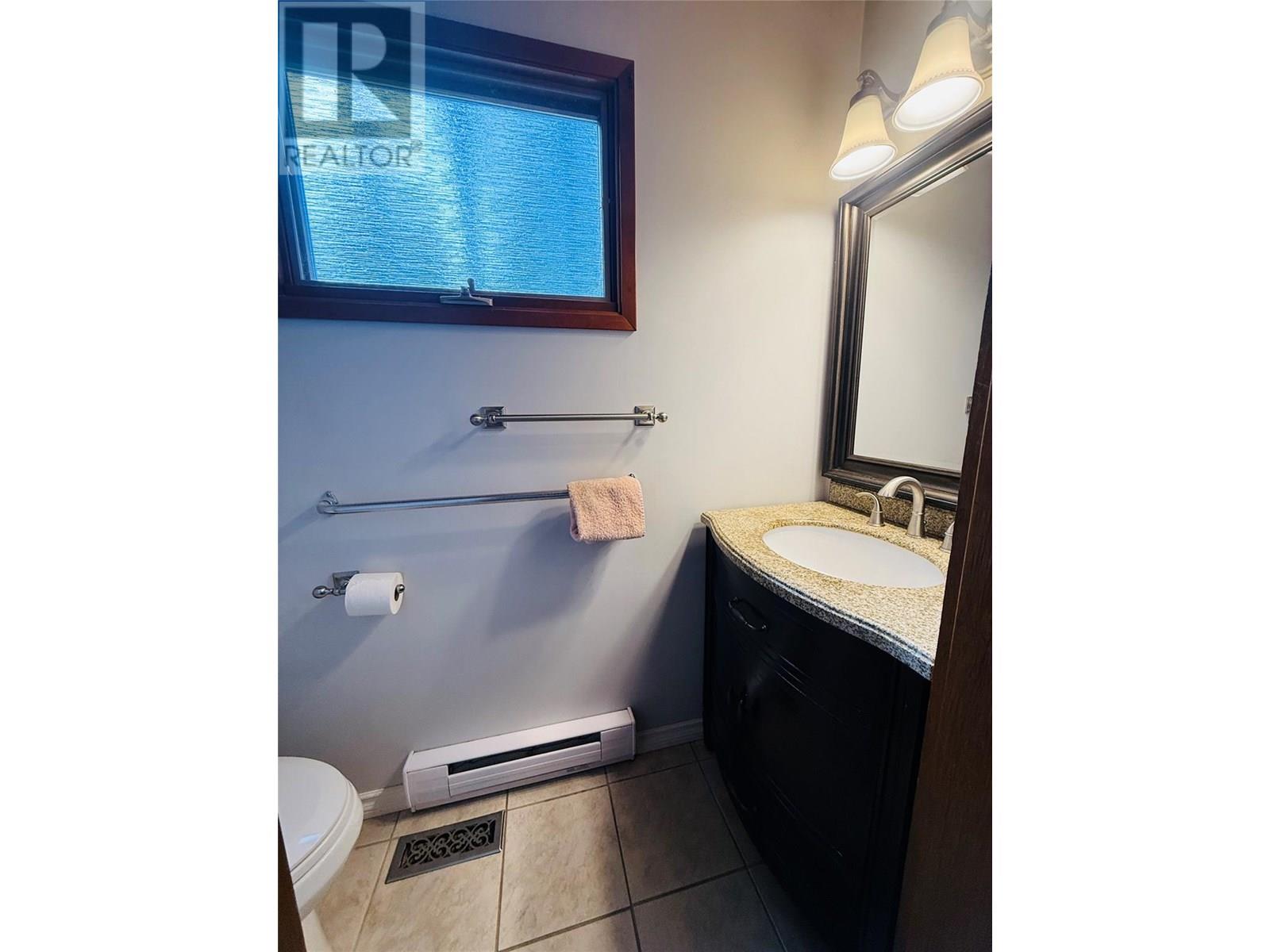1410 10a Avenue, Invermere, British Columbia  V0A 1K0 - Photo 12 - 10354838