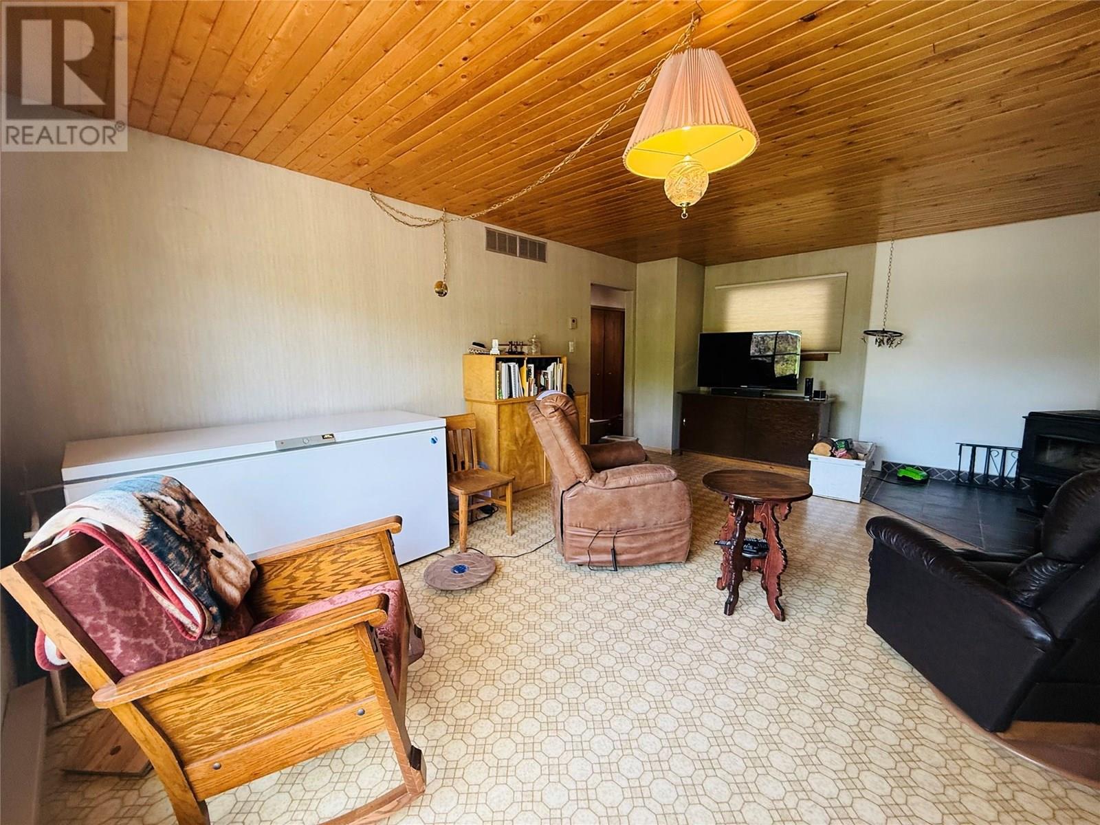 1410 10a Avenue, Invermere, British Columbia  V0A 1K0 - Photo 17 - 10354838