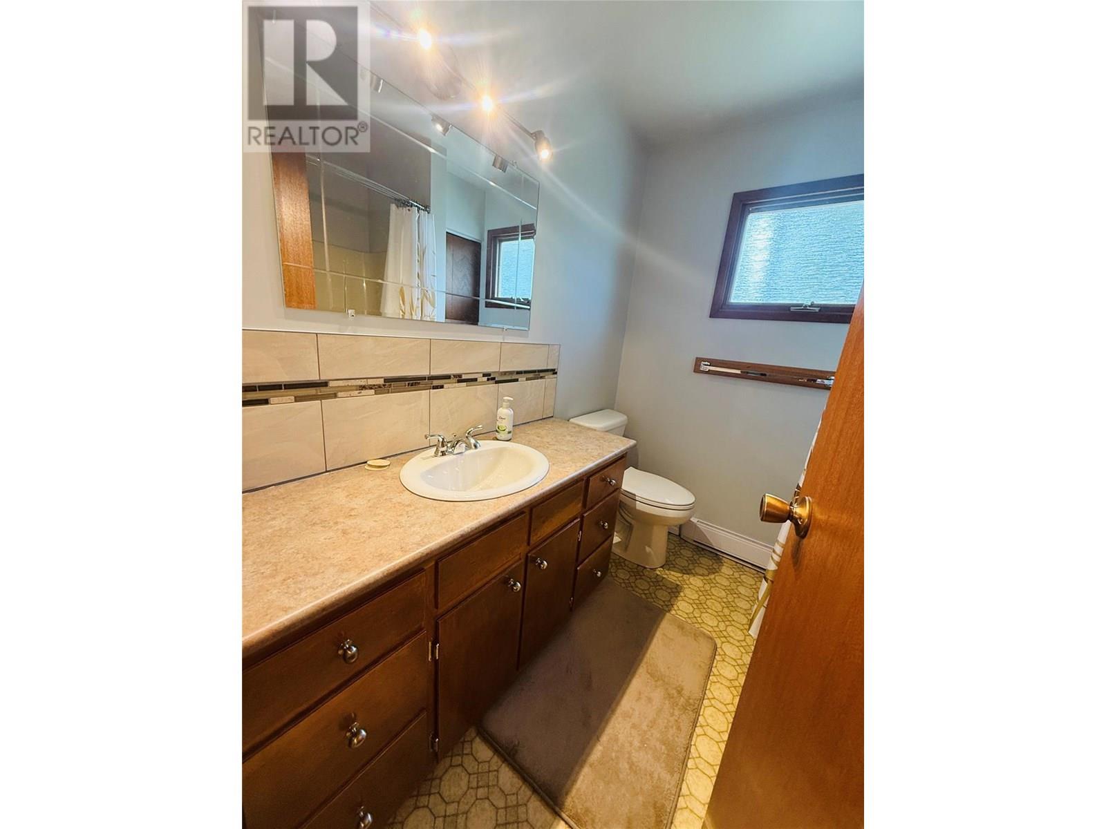 1410 10a Avenue, Invermere, British Columbia  V0A 1K0 - Photo 21 - 10354838