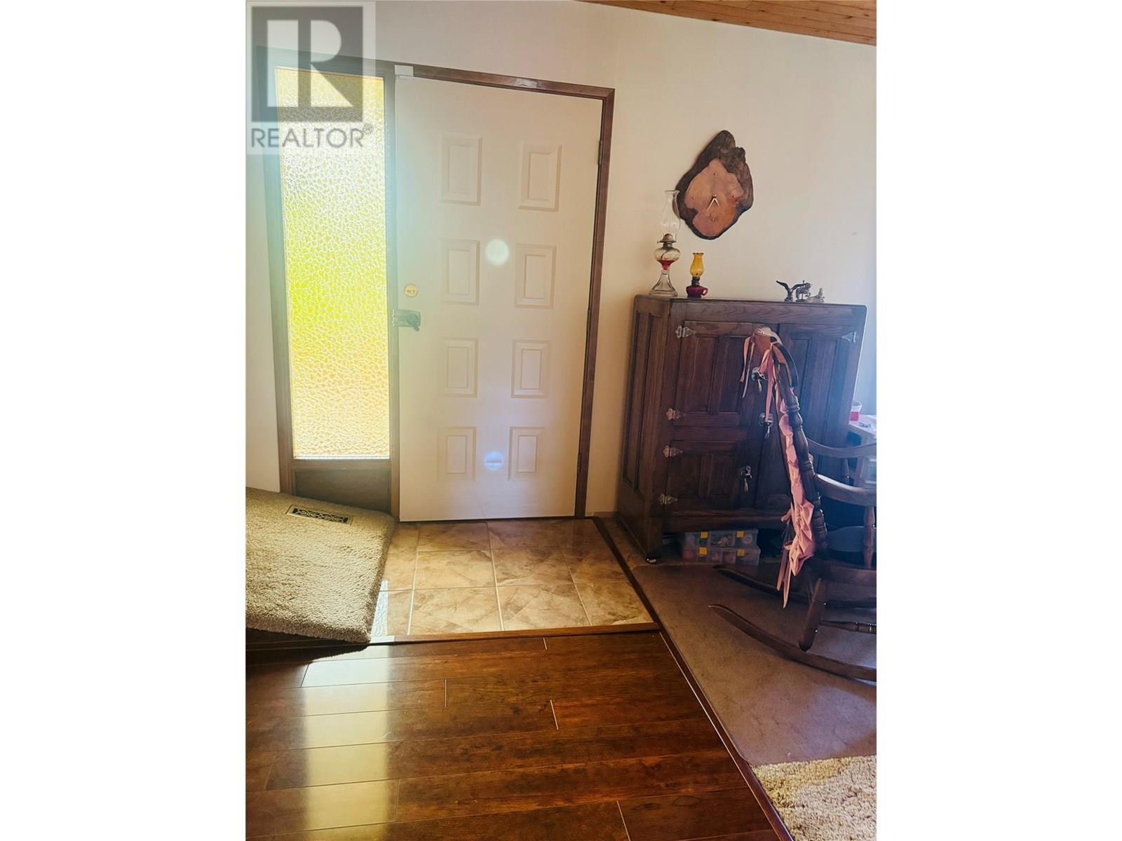 1410 10a Avenue, Invermere, British Columbia  V0A 1K0 - Photo 3 - 10354838