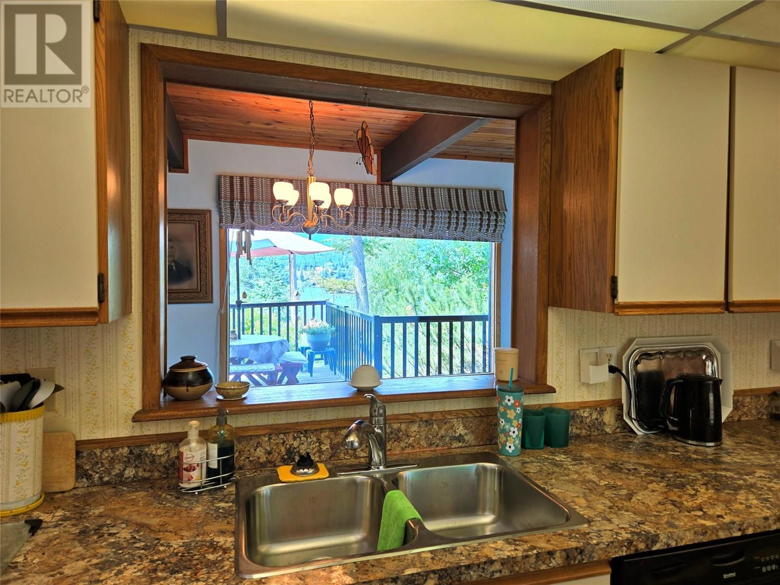 782 Lakeview Road, Invermere, British Columbia  V0A 1K3 - Photo 6 - 10353263