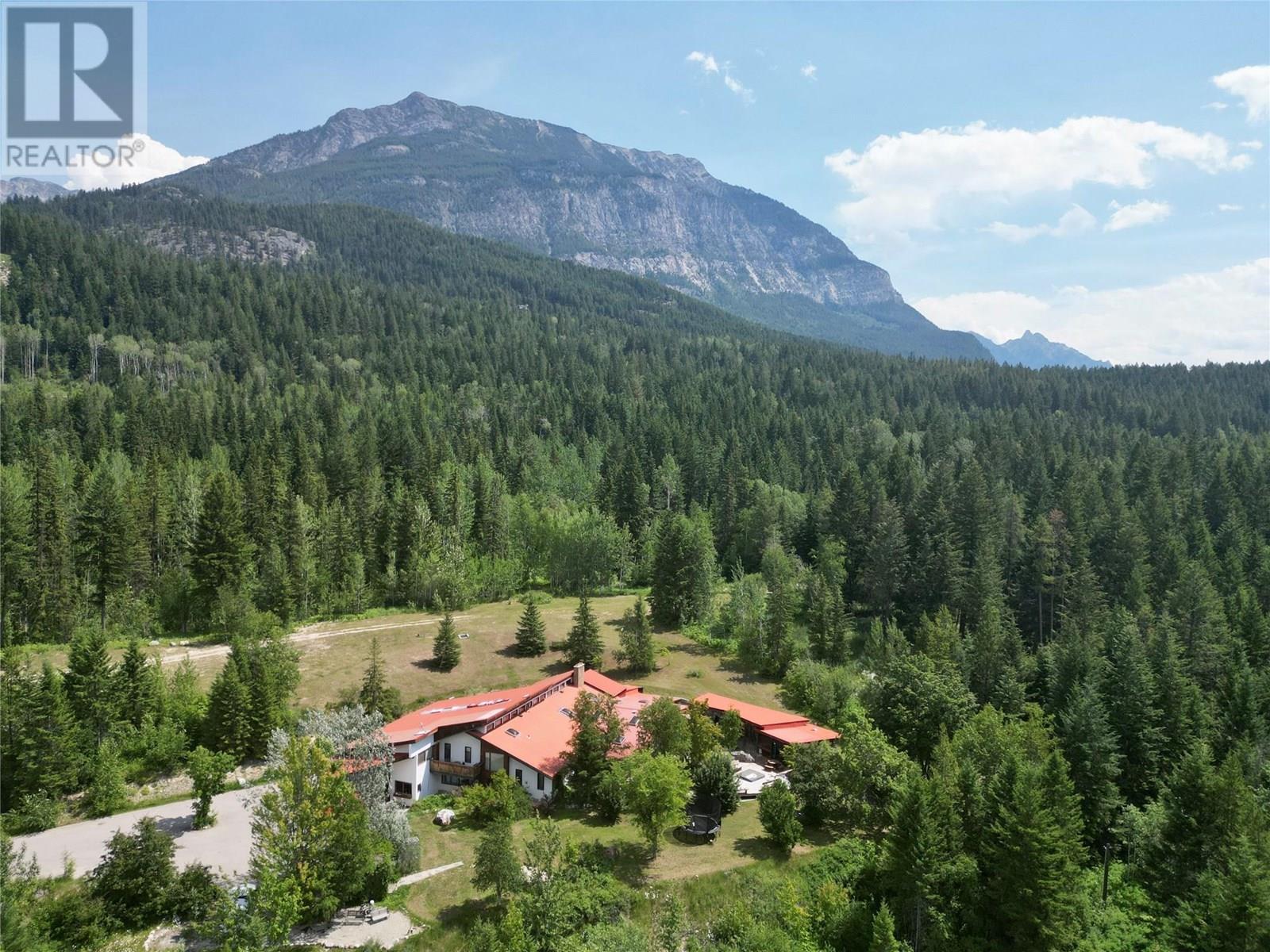1297 Campbell Road, Golden, British Columbia