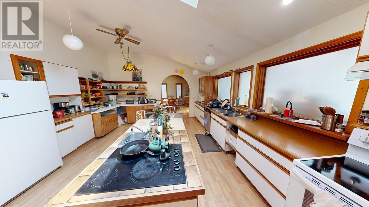 1297 Campbell Road, Golden, British Columbia  V0A 1H7 - Photo 20 - 10354368