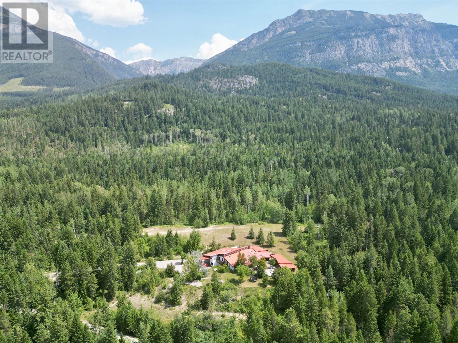 1297 Campbell Road, Golden, British Columbia  V0A 1H7 - Photo 3 - 10354368