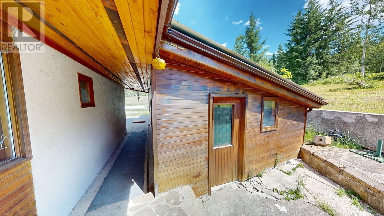 1297 Campbell Road, Golden, British Columbia  V0A 1H7 - Photo 51 - 10354368