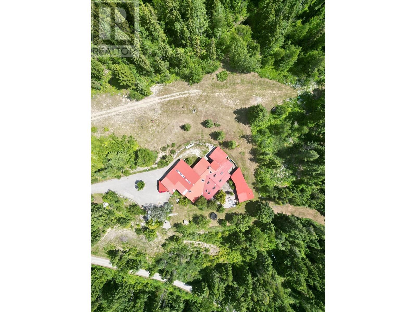1297 Campbell Road, Golden, British Columbia  V0A 1H7 - Photo 6 - 10354368
