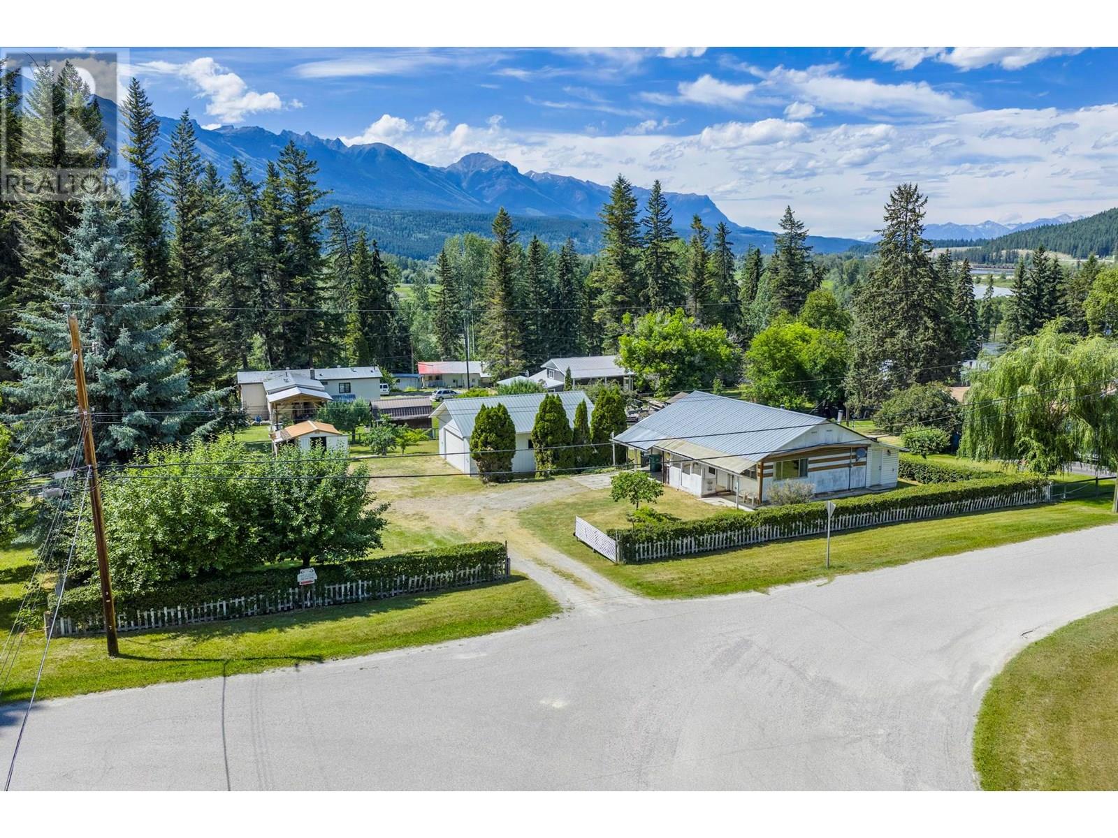 569b Habart Lower Road, Golden, British Columbia  V0A 1H2 - Photo 2 - 10355478