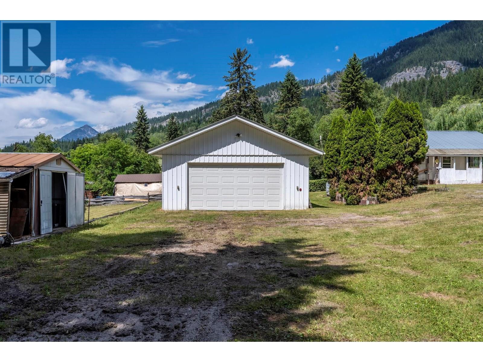 569b Habart Lower Road, Golden, British Columbia  V0A 1H2 - Photo 33 - 10355478