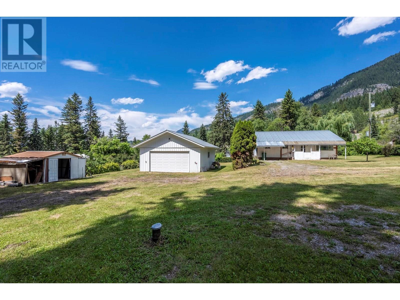569b Habart Lower Road, Golden, British Columbia  V0A 1H2 - Photo 34 - 10355478