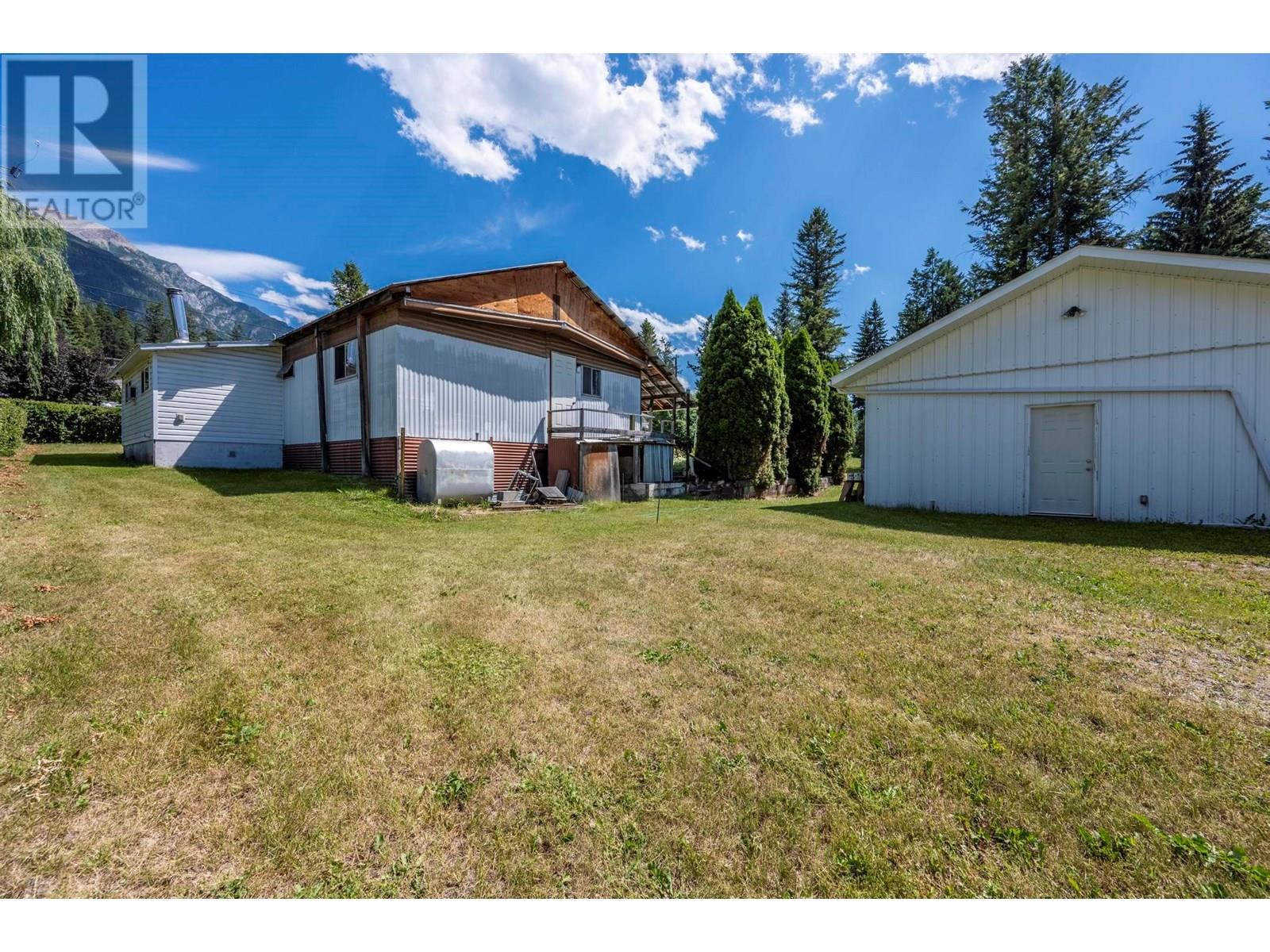 569b Habart Lower Road, Golden, British Columbia  V0A 1H2 - Photo 38 - 10355478
