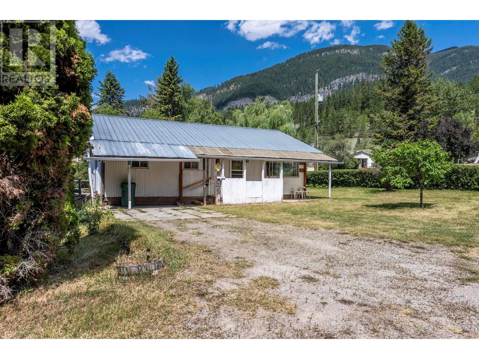 569b Habart Lower Road, Golden, British Columbia  V0A 1H2 - Photo 4 - 10355478