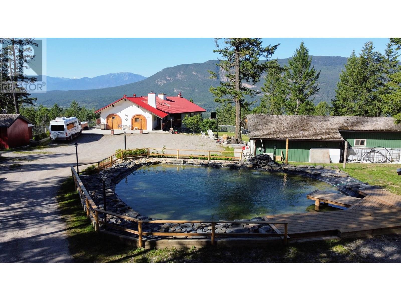 5761 Lautrup Road, Edgewater, British Columbia  V0A 1E0 - Photo 12 - 10354969