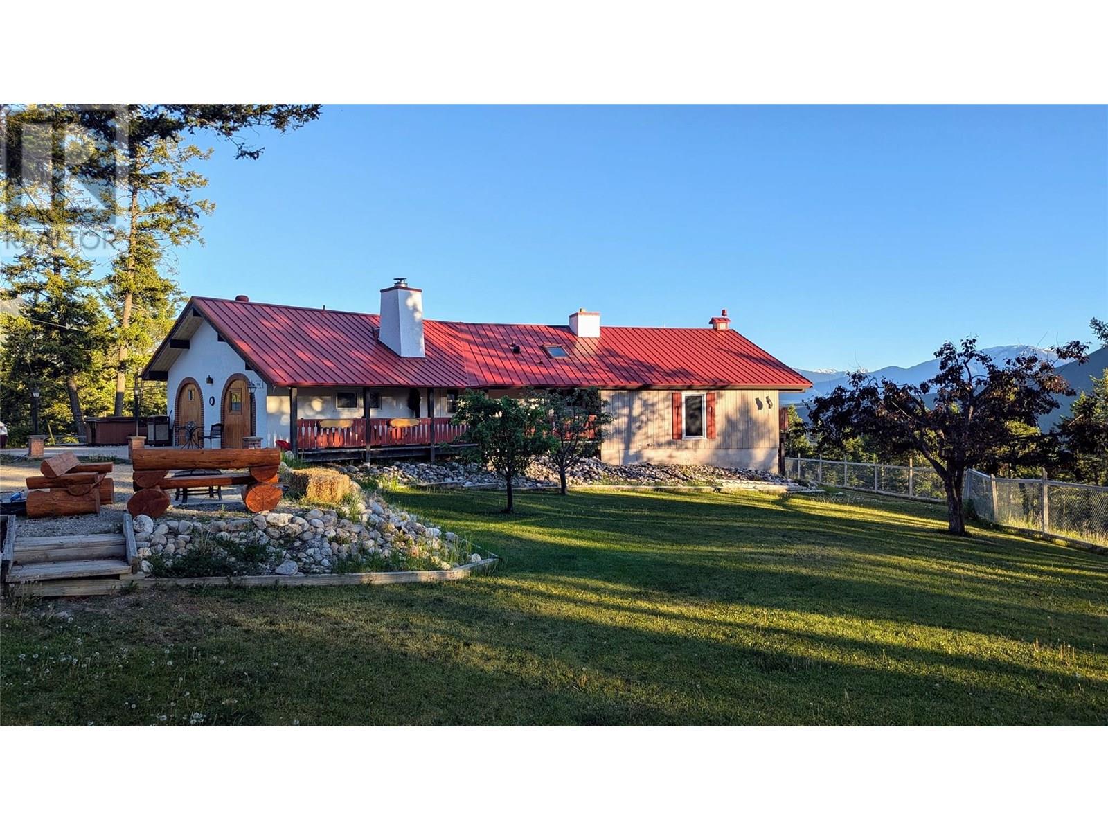 5761 Lautrup Road, Edgewater, British Columbia  V0A 1E0 - Photo 14 - 10354969