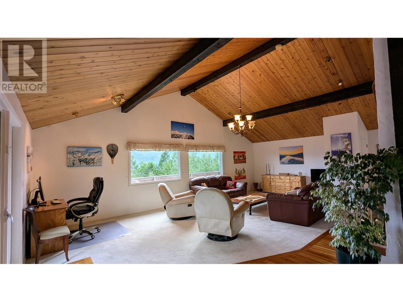 5761 Lautrup Road, Edgewater, British Columbia  V0A 1E0 - Photo 19 - 10354969