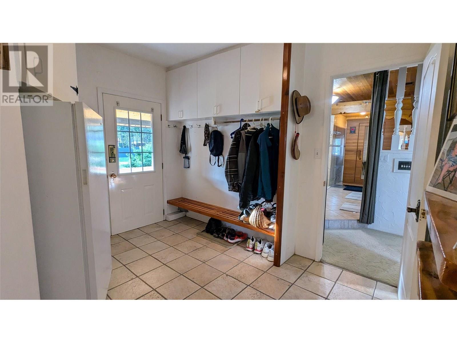 5761 Lautrup Road, Edgewater, British Columbia  V0A 1E0 - Photo 31 - 10354969