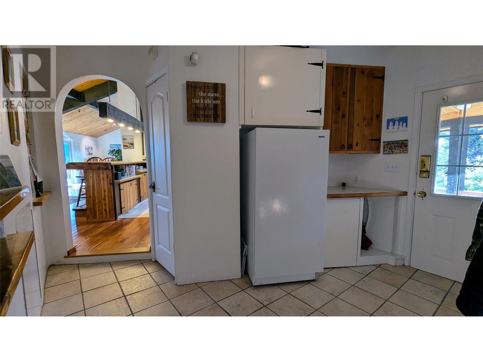 5761 Lautrup Road, Edgewater, British Columbia  V0A 1E0 - Photo 32 - 10354969