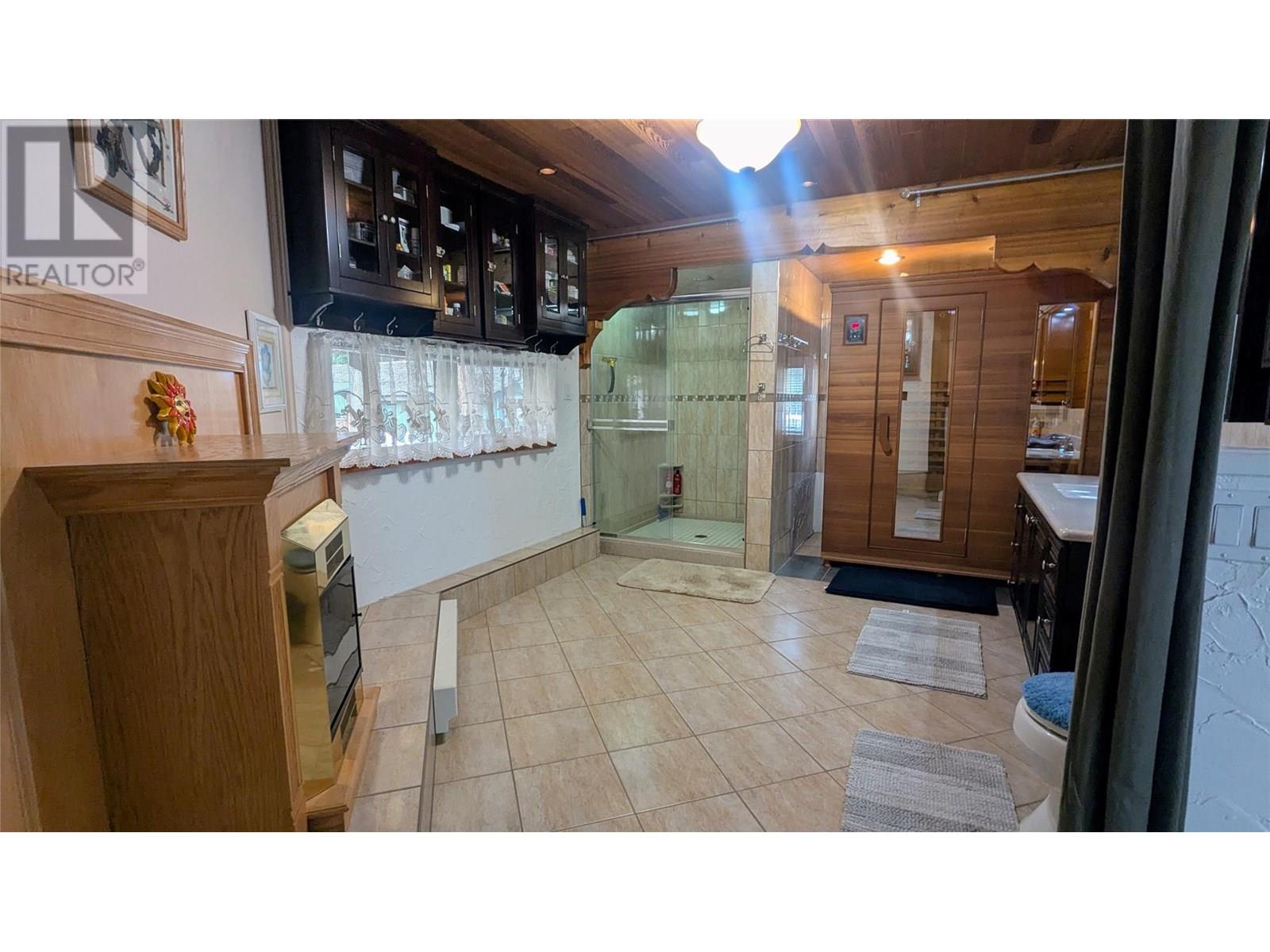 5761 Lautrup Road, Edgewater, British Columbia  V0A 1E0 - Photo 33 - 10354969