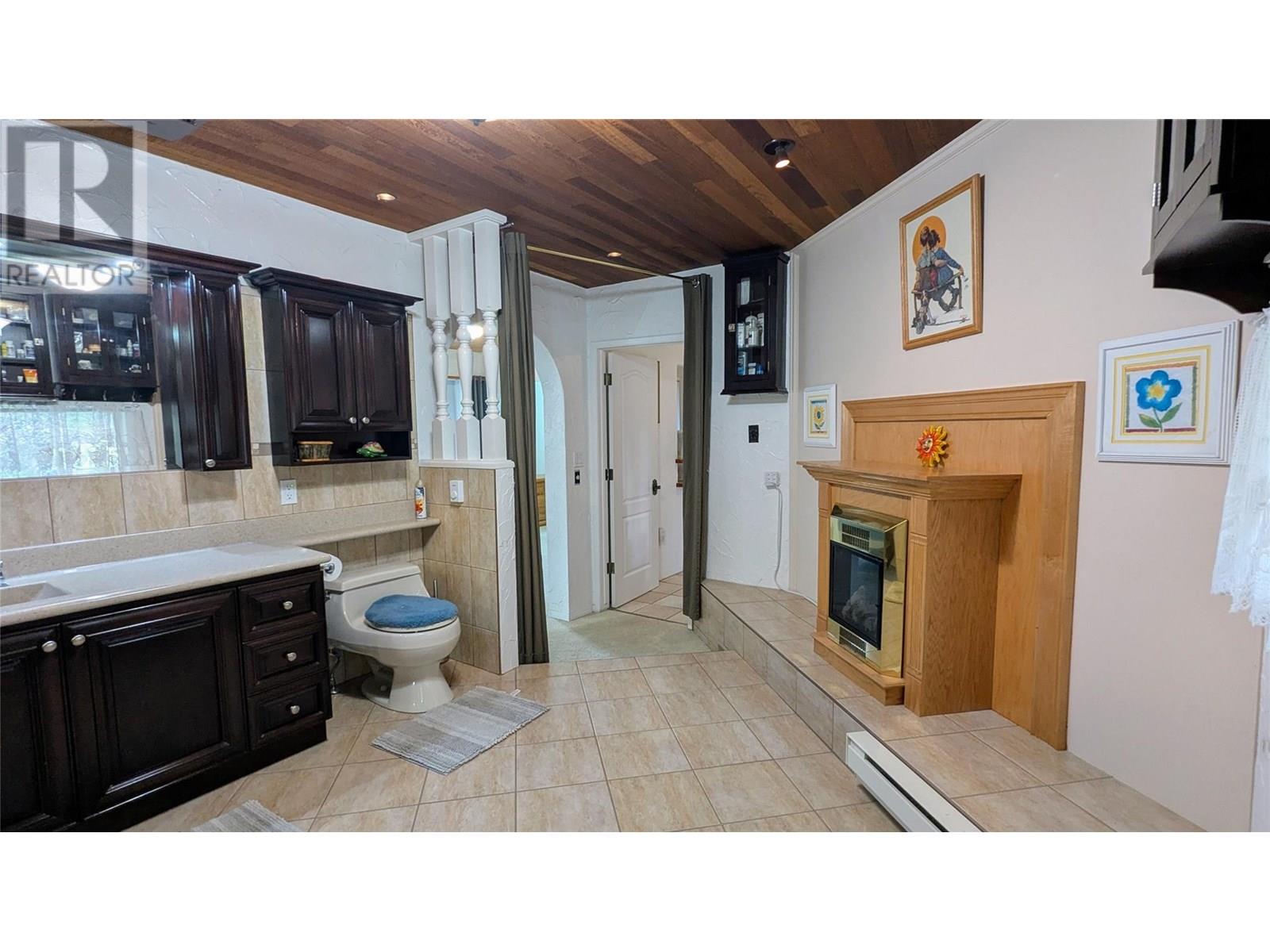 5761 Lautrup Road, Edgewater, British Columbia  V0A 1E0 - Photo 34 - 10354969