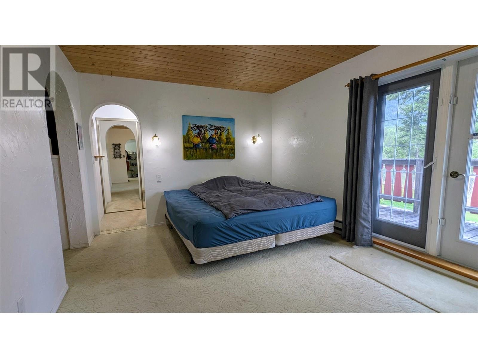 5761 Lautrup Road, Edgewater, British Columbia  V0A 1E0 - Photo 37 - 10354969