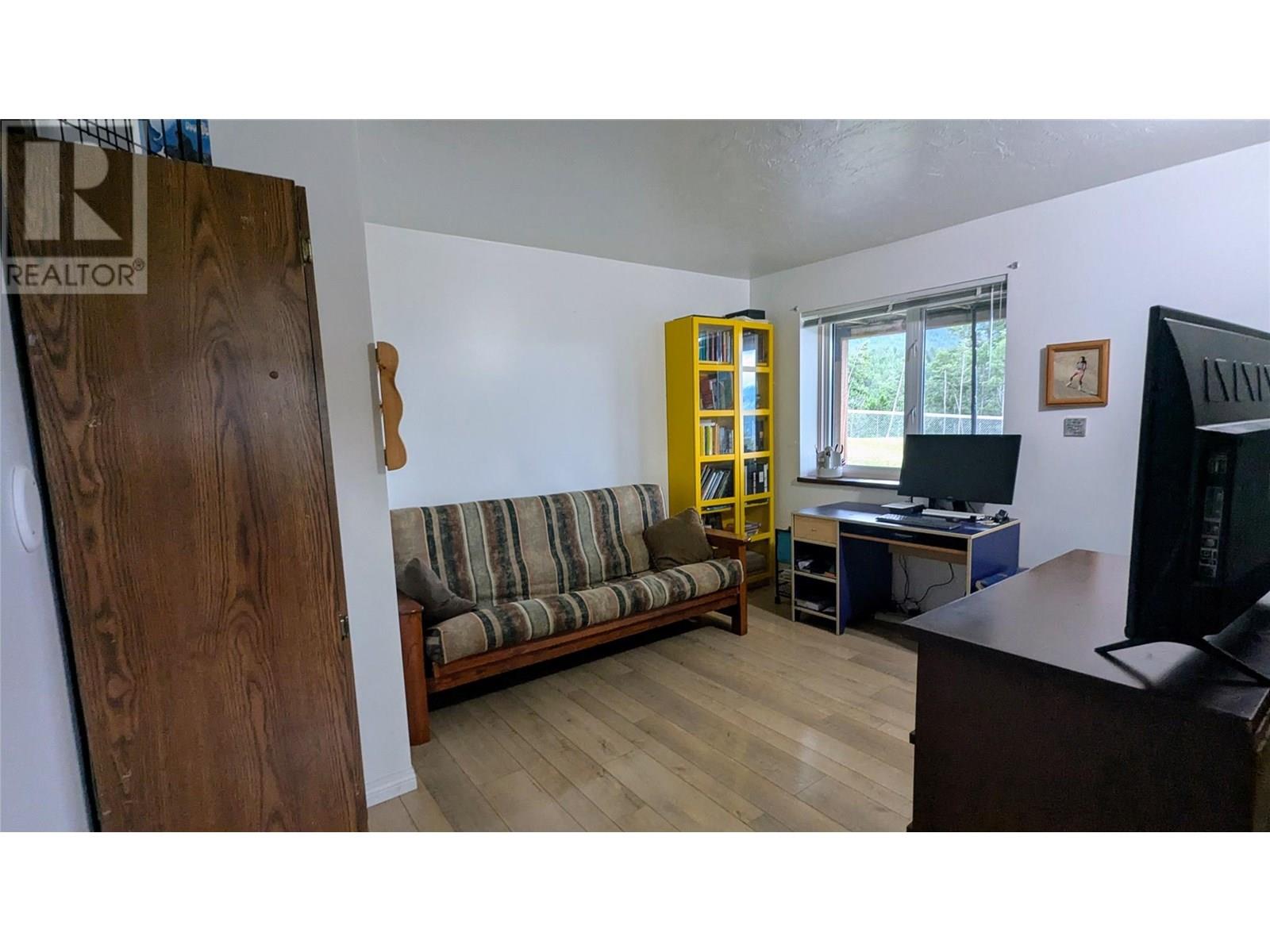 5761 Lautrup Road, Edgewater, British Columbia  V0A 1E0 - Photo 42 - 10354969