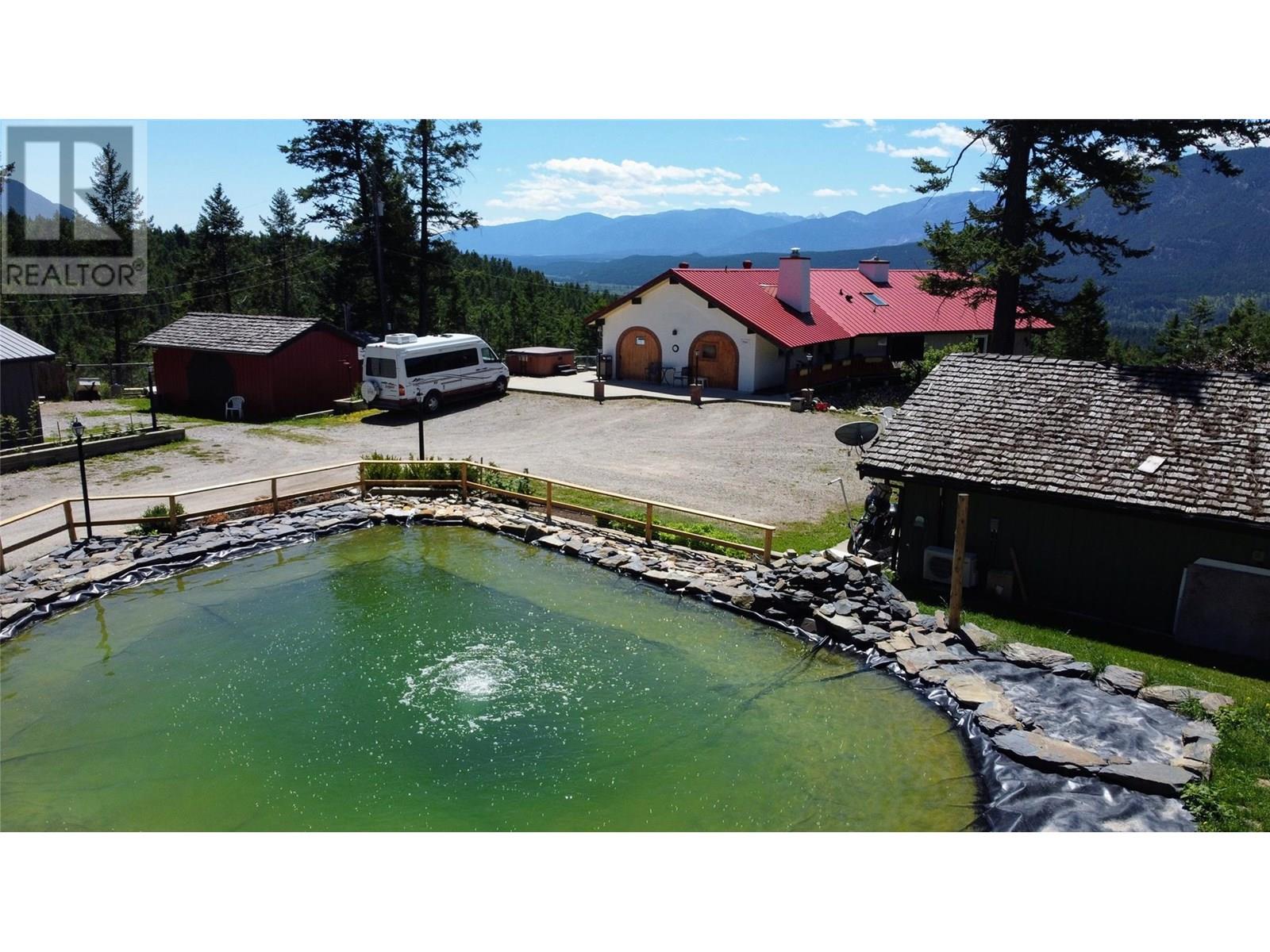 5761 Lautrup Road, Edgewater, British Columbia  V0A 1E0 - Photo 5 - 10354969