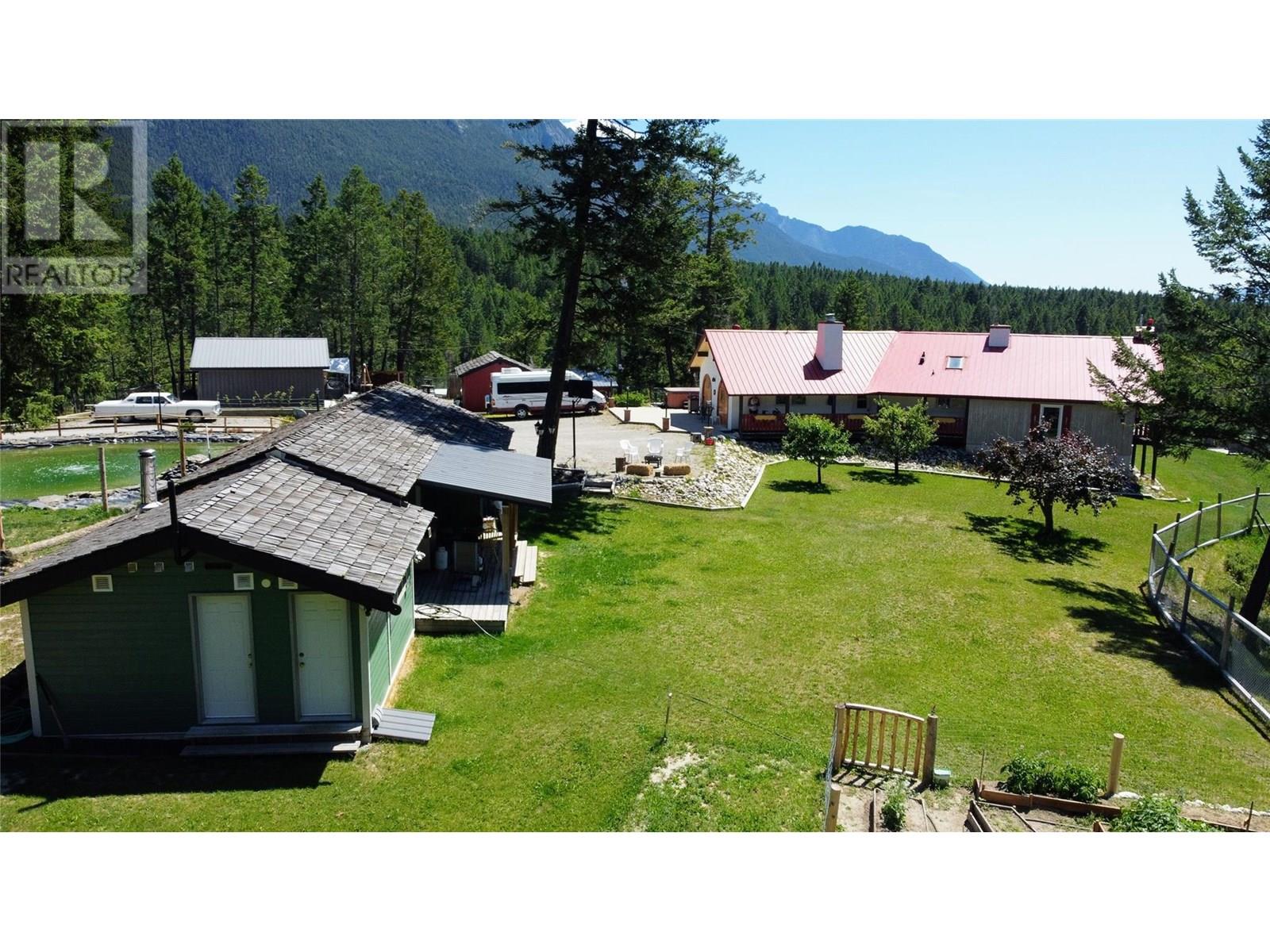 5761 Lautrup Road, Edgewater, British Columbia  V0A 1E0 - Photo 56 - 10354969