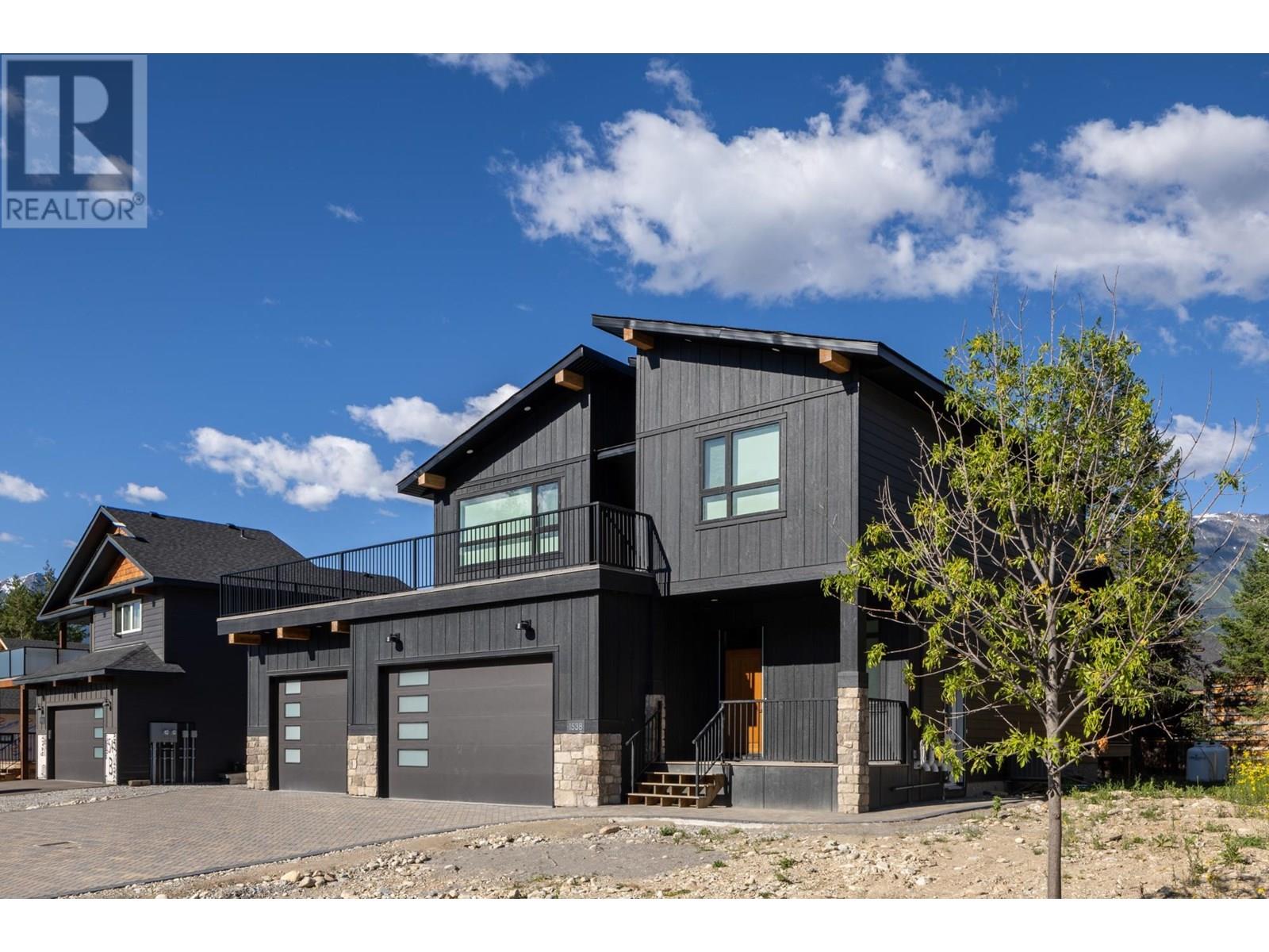 1538 Cedar Street, Golden, British Columbia  V0A 1H0 - Photo 2 - 10356226