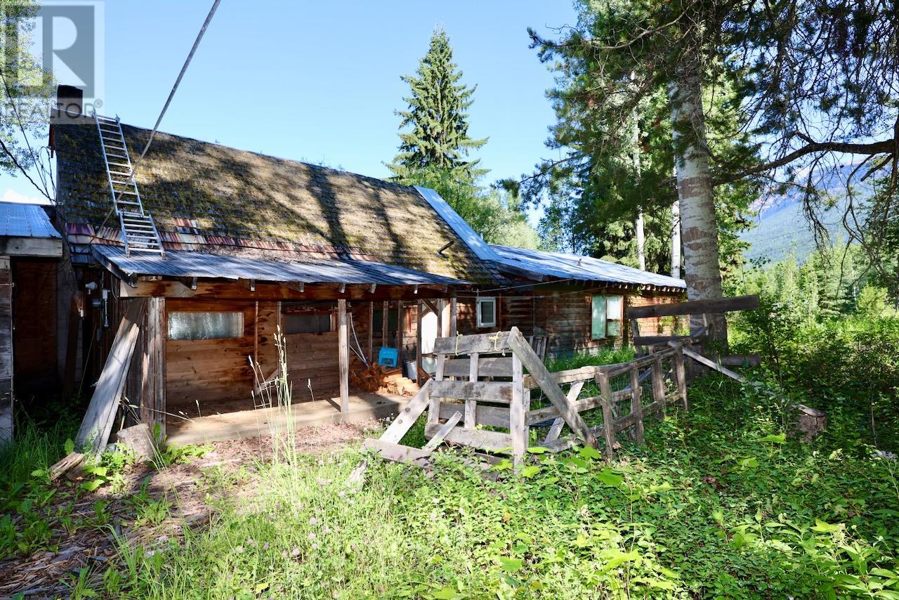 2383 Kettleston Road, Golden, British Columbia  V0A 1H0 - Photo 19 - 10356350