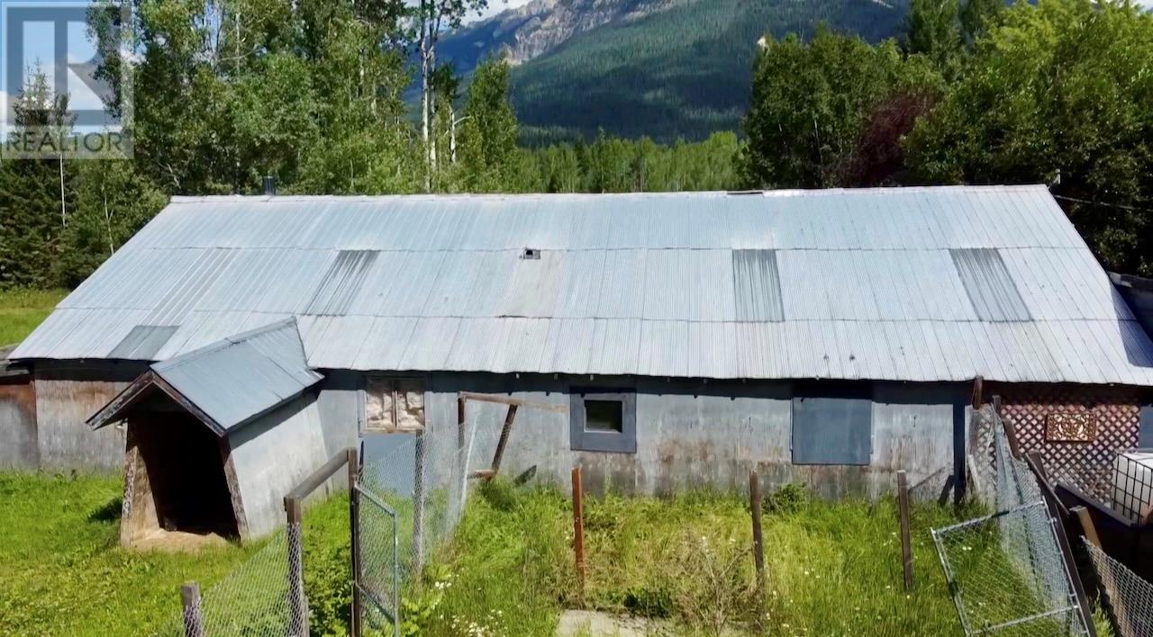 2383 Kettleston Road, Golden, British Columbia  V0A 1H0 - Photo 2 - 10356350