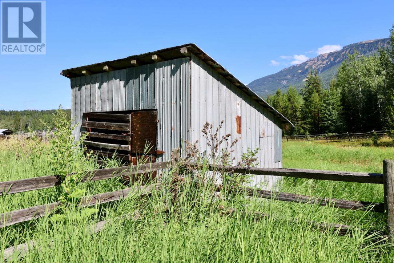 2383 Kettleston Road, Golden, British Columbia  V0A 1H0 - Photo 22 - 10356350
