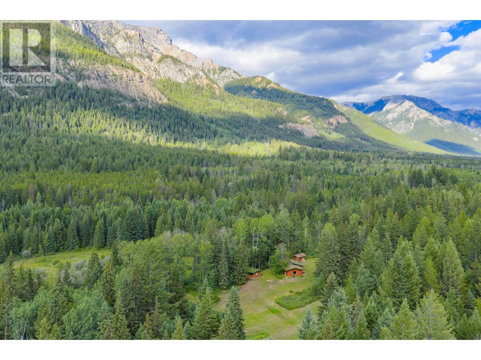 1739 Campbell Road, Golden, British Columbia  V0A 1H7 - Photo 17 - 10356379