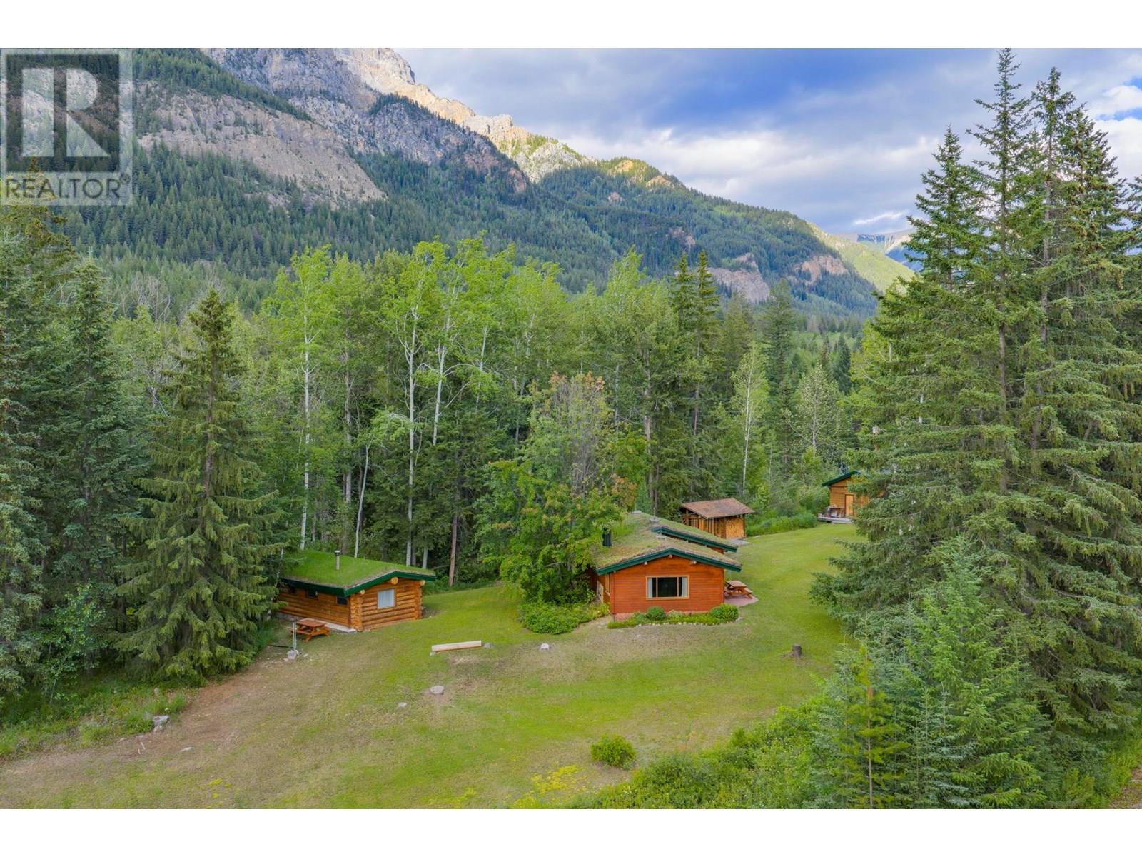 1739 Campbell Road, Golden, British Columbia  V0A 1H7 - Photo 2 - 10356379