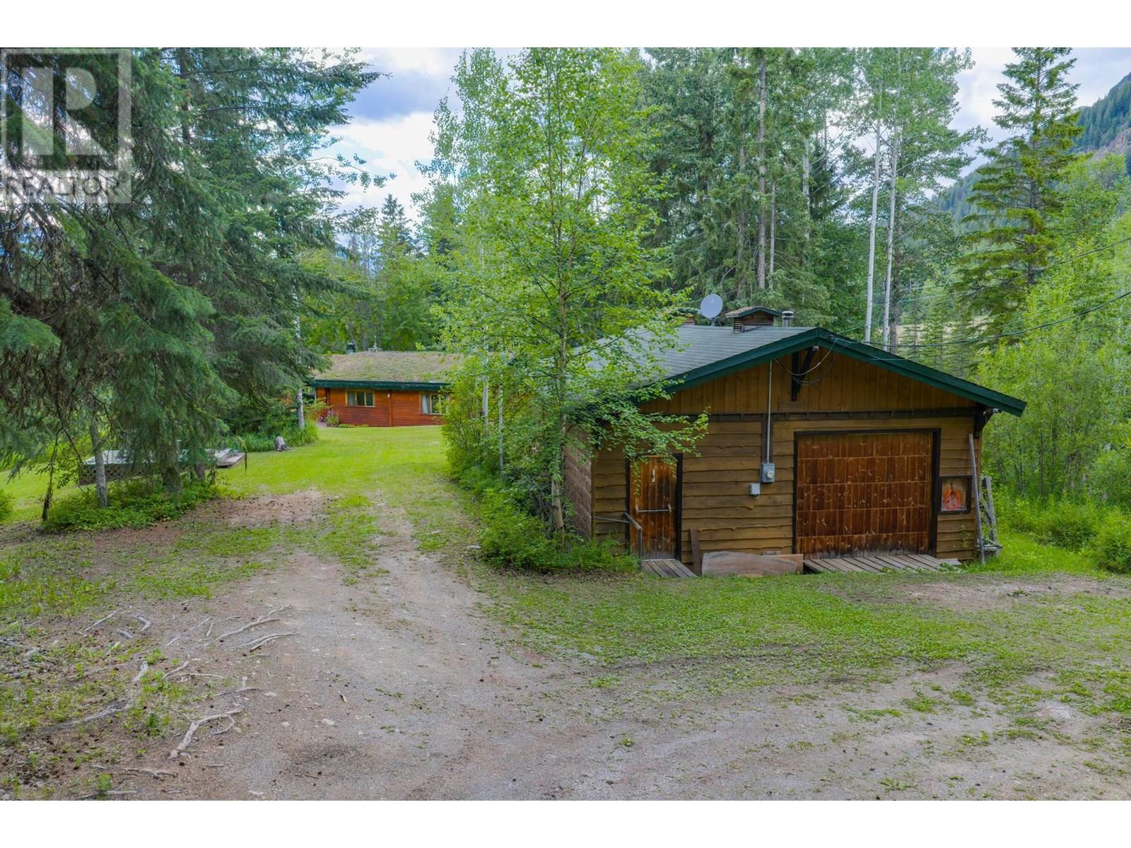 1739 Campbell Road, Golden, British Columbia  V0A 1H7 - Photo 39 - 10356379