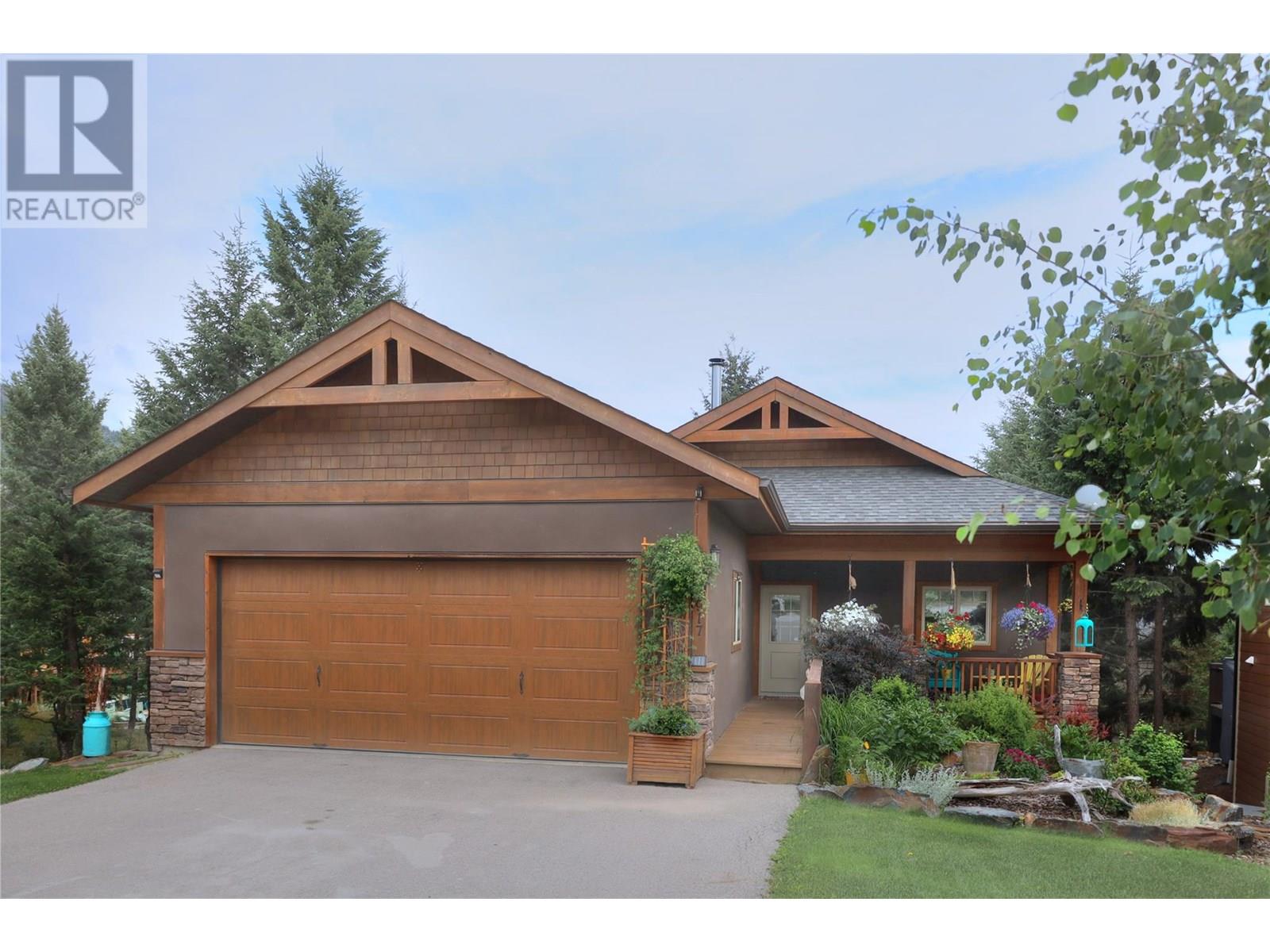917 Copper Point Way, Windermere, British Columbia  V0A 1K3 - Photo 2 - 10356669