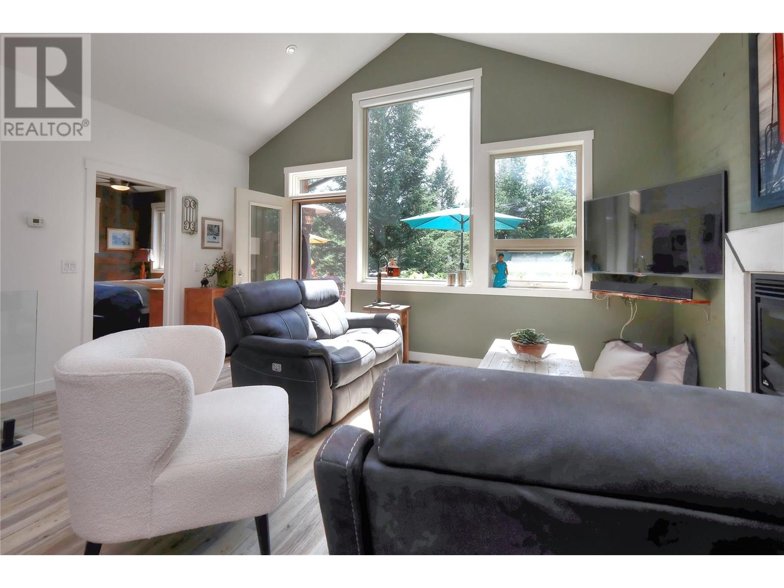 917 Copper Point Way, Windermere, British Columbia  V0A 1K3 - Photo 5 - 10356669