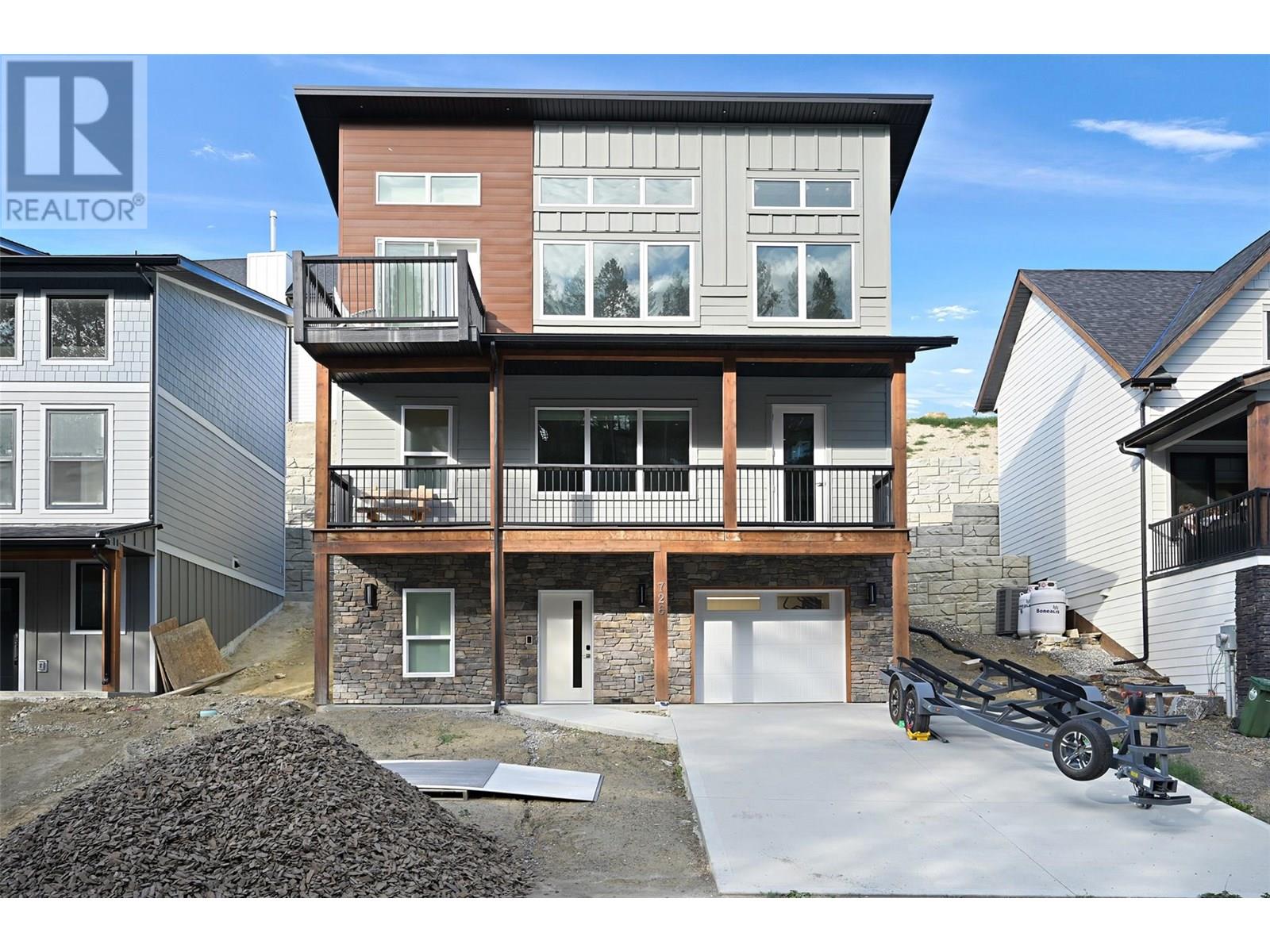 726 TAYNTON Drive, Invermere, British Columbia