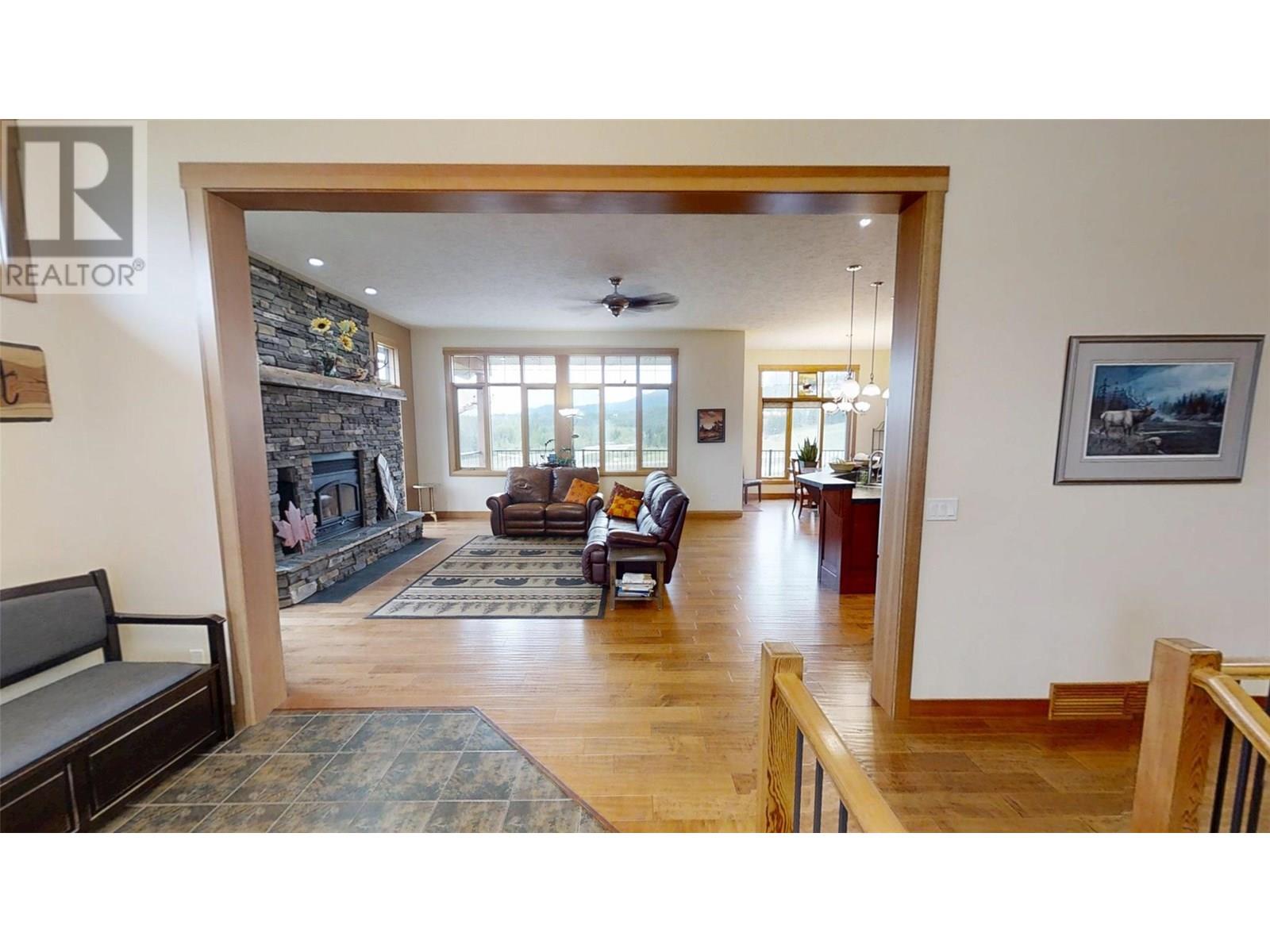 129 Westside Road, Invermere, British Columbia  V0A 1K5 - Photo 10 - 10356802