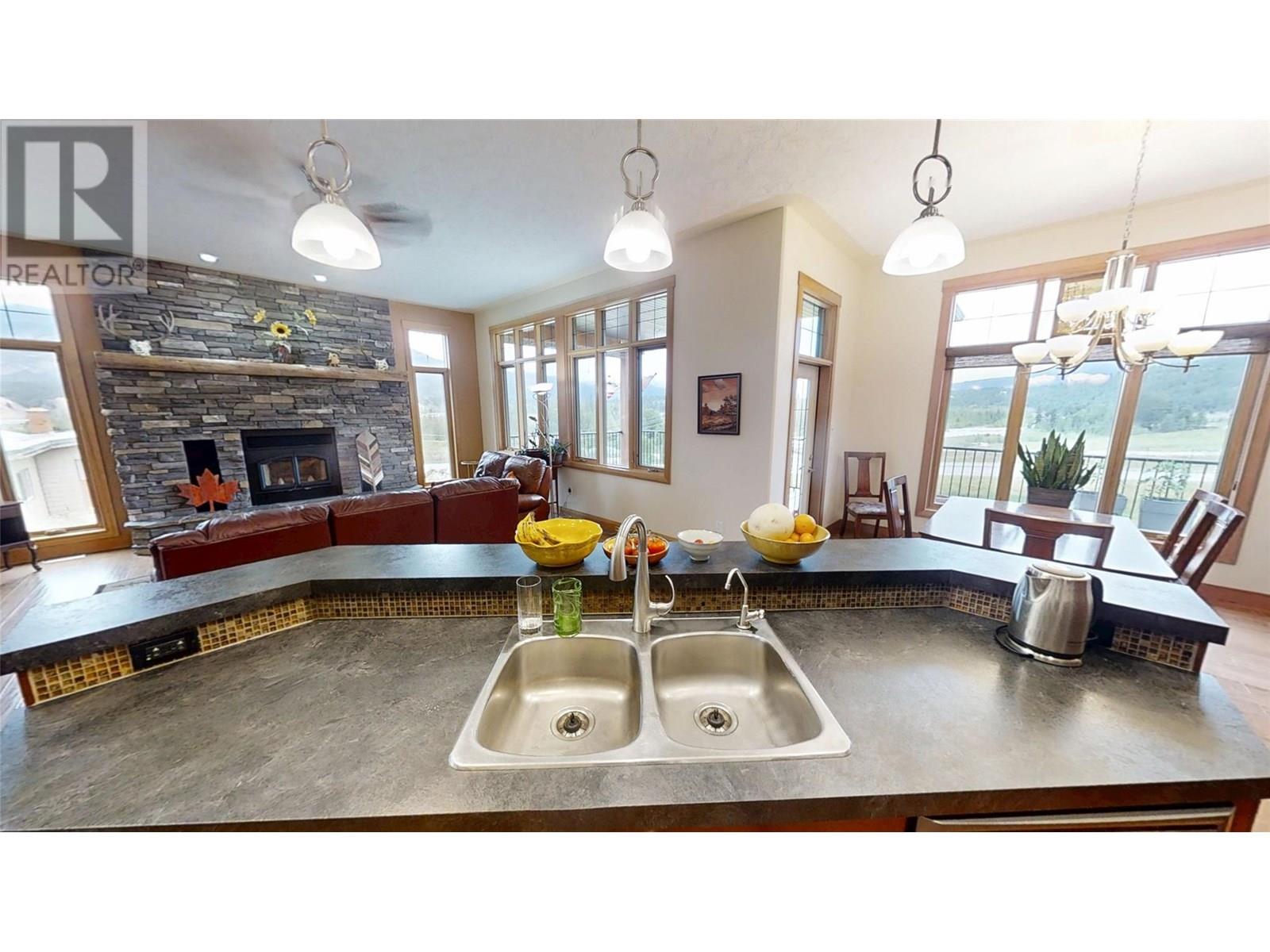 129 Westside Road, Invermere, British Columbia  V0A 1K5 - Photo 19 - 10356802