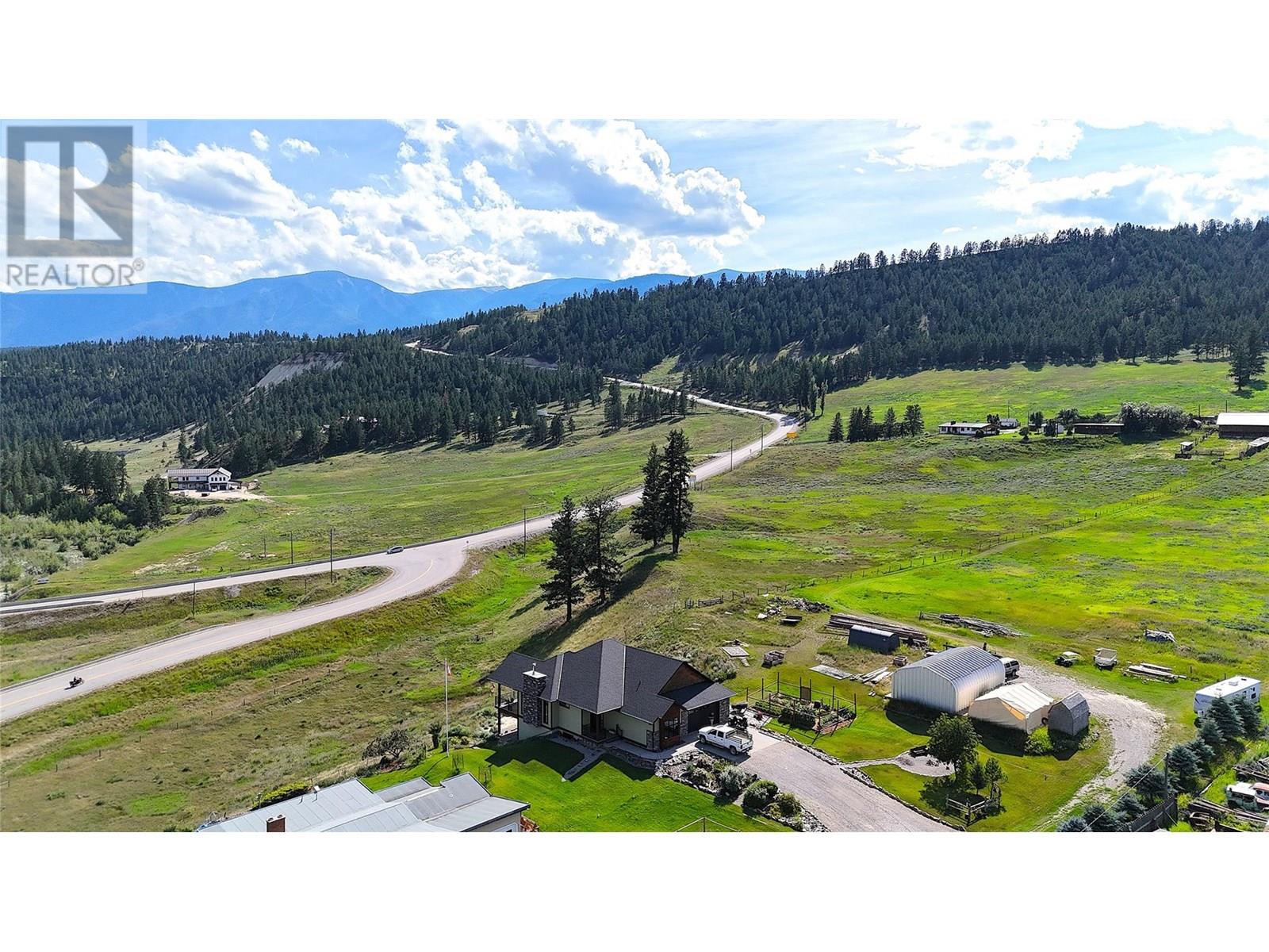 129 Westside Road, Invermere, British Columbia  V0A 1K5 - Photo 2 - 10356802