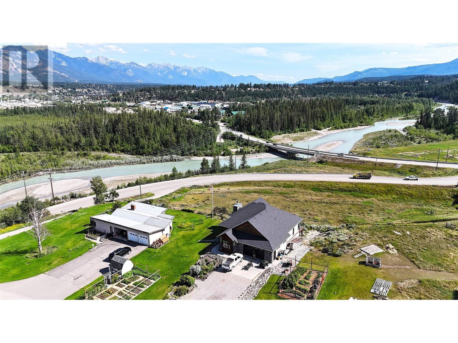 129 Westside Road, Invermere, British Columbia  V0A 1K5 - Photo 4 - 10356802