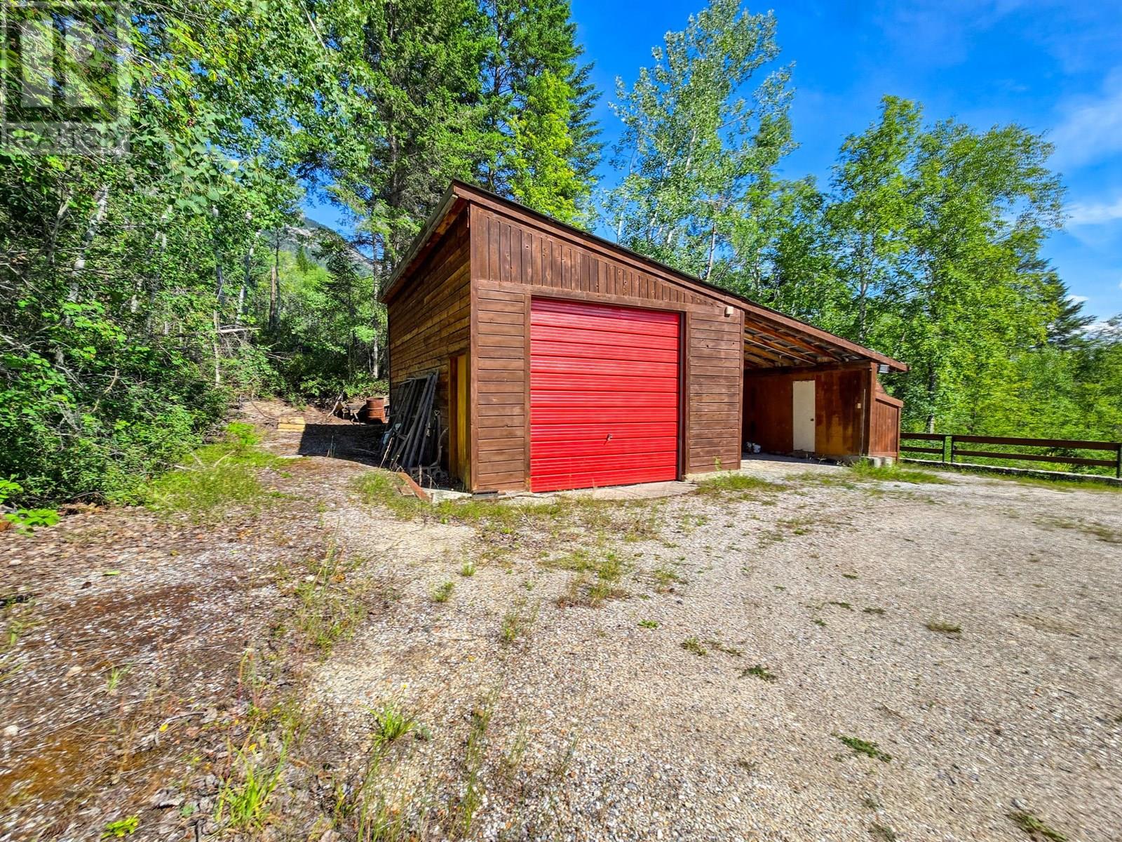 2830 Berrey Road, Brisco, British Columbia  V0A 1B0 - Photo 15 - 10356151