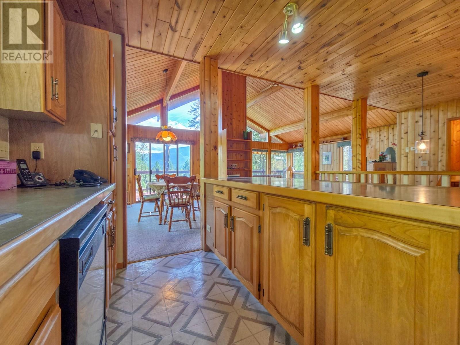 2830 Berrey Road, Brisco, British Columbia  V0A 1B0 - Photo 2 - 10356151